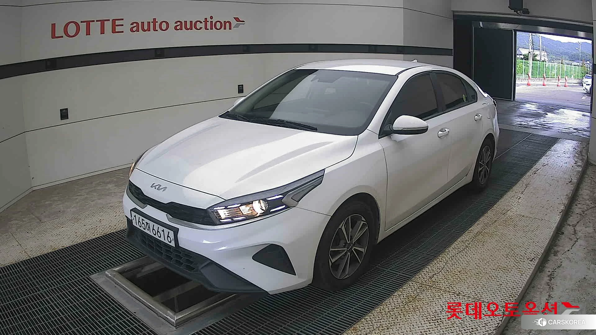 Kia K3 2022 Snow White Pearl из Кореи, фото 5