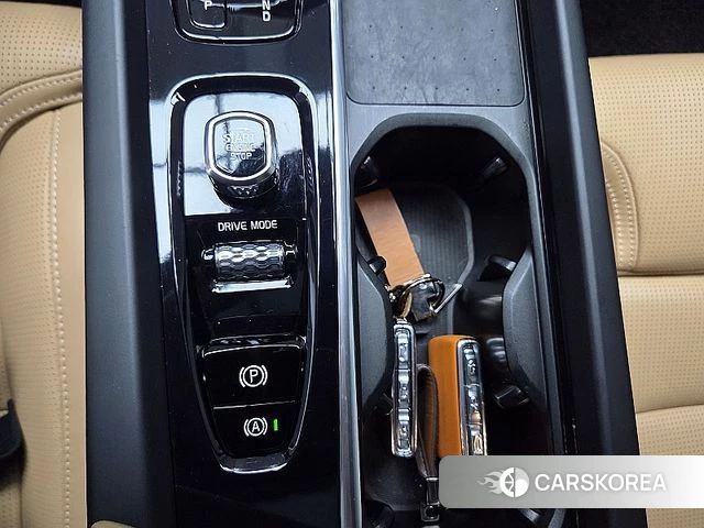 Volvo XC60 second Generation 2021 Белый из Кореи, фото 5