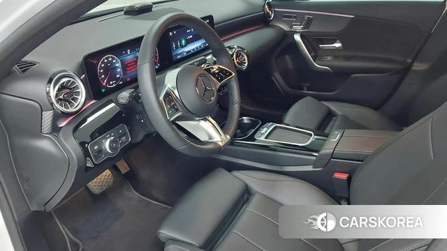 Mercedes-Benz A-Class W177 2024 Белый из Кореи, фото 5