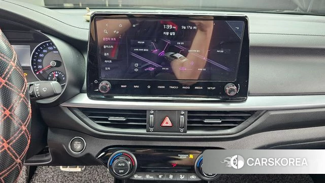 Kia The New K3 2nd generation 2023 Белый из Кореи, фото 5