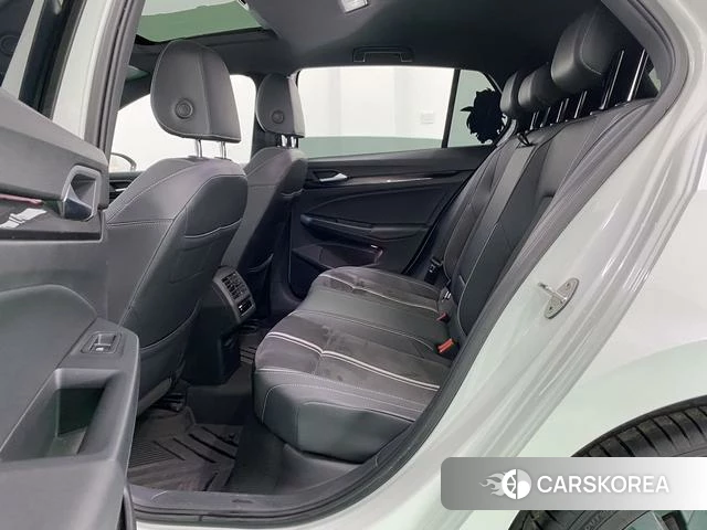 Volkswagen Golf 2023 Белый из Китая, фото 5
