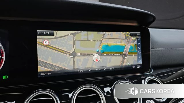 Mercedes-Benz E-Class W213 2018 Белый из Кореи, фото 5