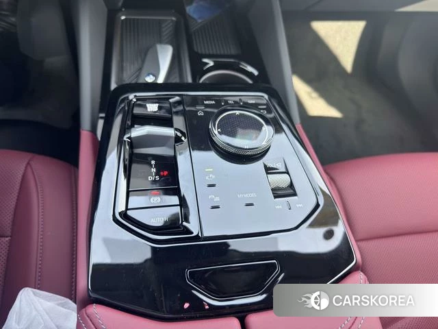 BMW 5 series 2026 Черный из Китая, фото 5
