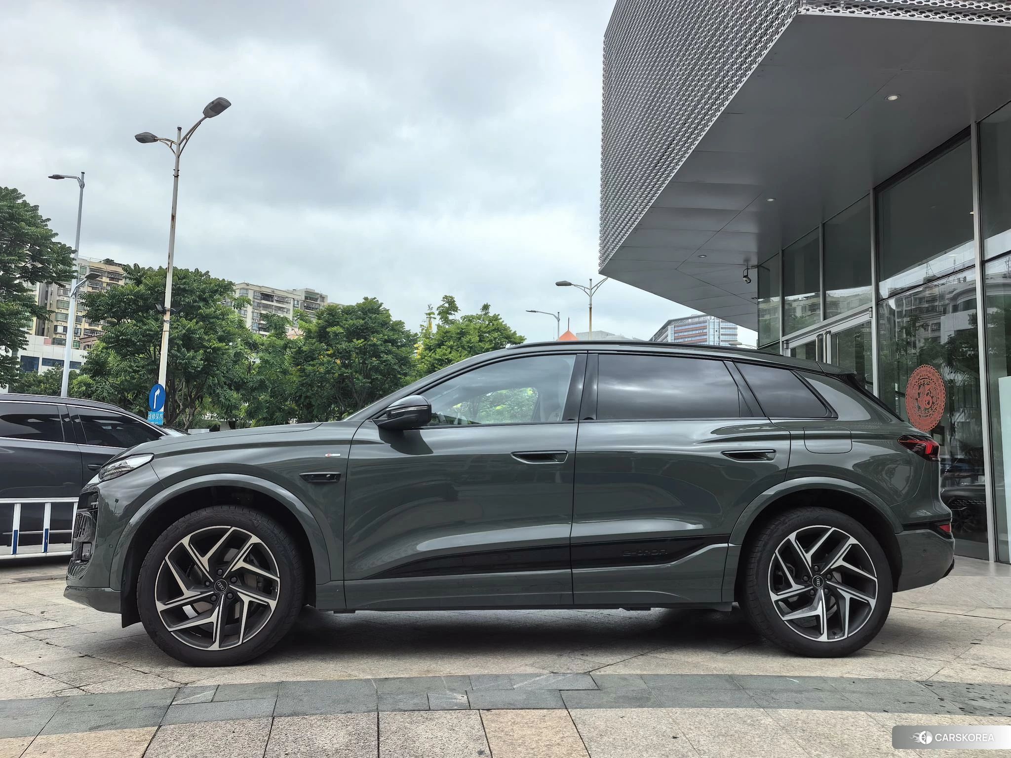 Audi Q6L e-tron 2025 Зеленый из Китая, фото 5