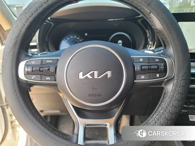 Kia K5 3rd generation 2023 Белый из Кореи, фото 5