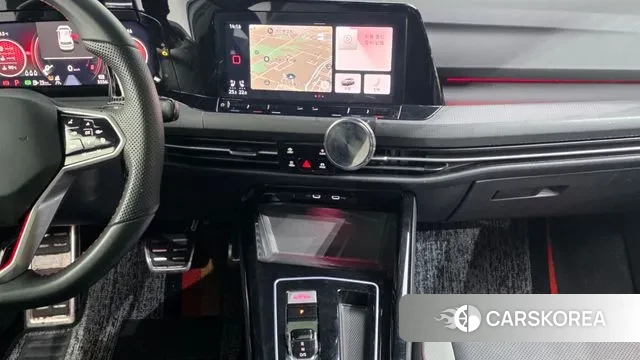 Volkswagen Golf 8th Generation 2023 Белый из Кореи, фото 5