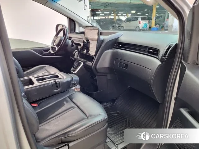 Hyundai Staria 2023 Серебристо-серый из Кореи, фото 5