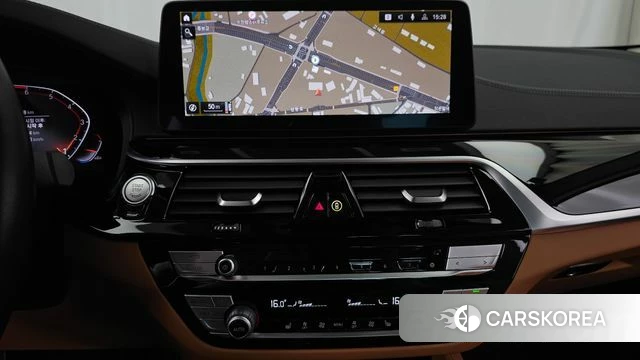 BMW 5 Series (G30) 2021 Цвет тростника из Кореи, фото 5
