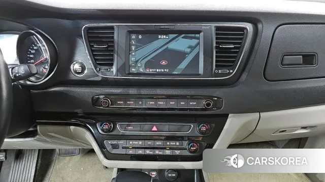 Kia The New Carnival 2018 Серебряный из Кореи, фото 5