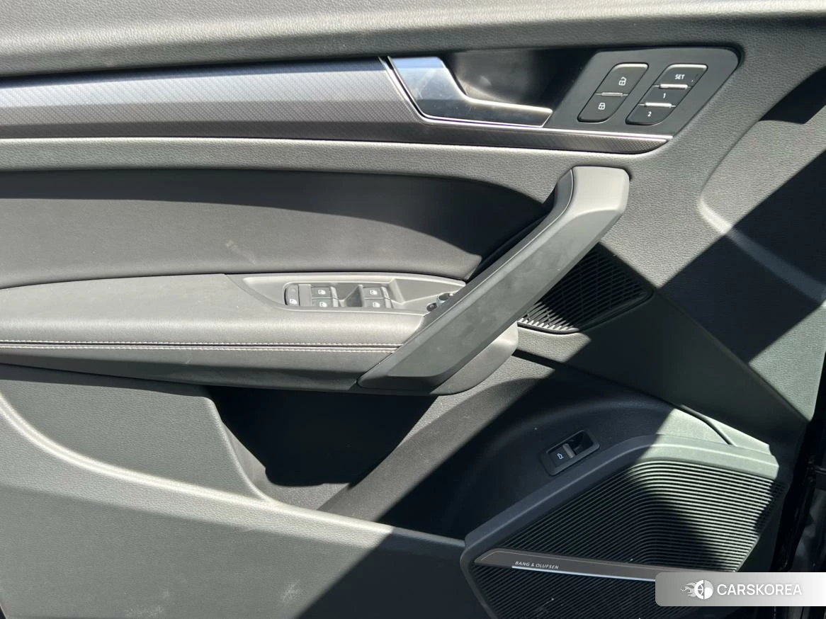 Audi Q5L 2021 Черный из Китая, фото 5