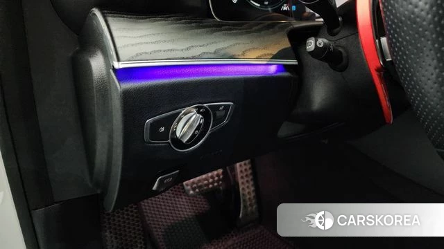 Mercedes-Benz E-Class W213 2022 Небесно-голубой из Кореи, фото 5