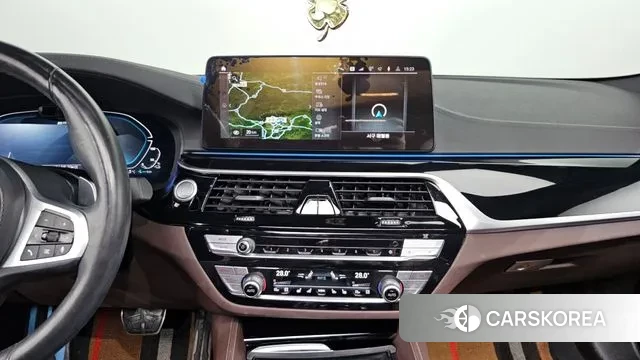 BMW 5 Series (G30) 2021 Белый из Кореи, фото 5