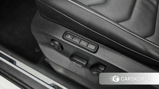 Volkswagen Tiguan second Generation 2022 Белый из Кореи, фото 5