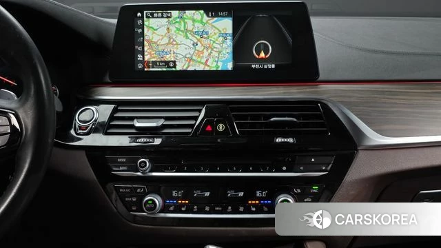 BMW 5 Series (G30) 2018 Белый из Кореи, фото 5