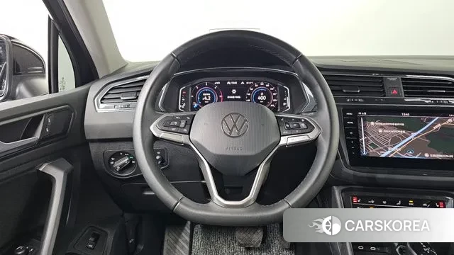 Volkswagen Tiguan Allspace 2024 Черный из Кореи, фото 5
