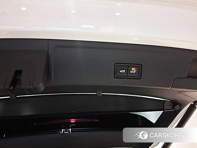 Volkswagen Touareg 3rd generation 2024 Белый из Кореи, фото 5