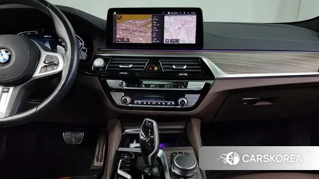 BMW 5 Series (G30) 2021 Белый из Кореи, фото 5