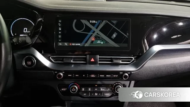 Kia Niro Plus 2022 Белый из Кореи, фото 5