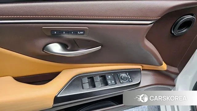 Lexus ES300h 7th generation 2019 Белый из Кореи, фото 5