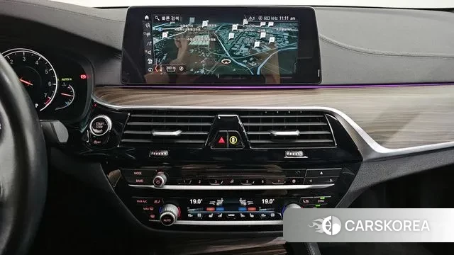 BMW 5 Series (G30) 2018 Белый из Кореи, фото 5