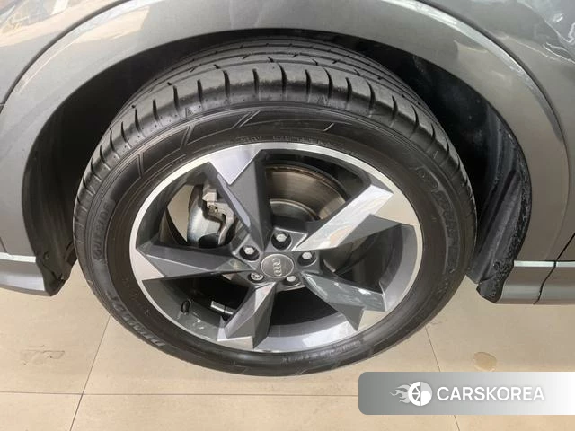 Audi Q3 2021 Темно-серый из Китая, фото 5