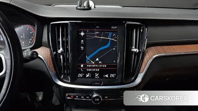 Volvo V60 Cross-Country 2nd Generation 2020 Белый из Кореи, фото 5