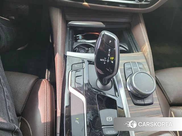 BMW 5 Series (G30) 2018 Белый из Кореи, фото 5