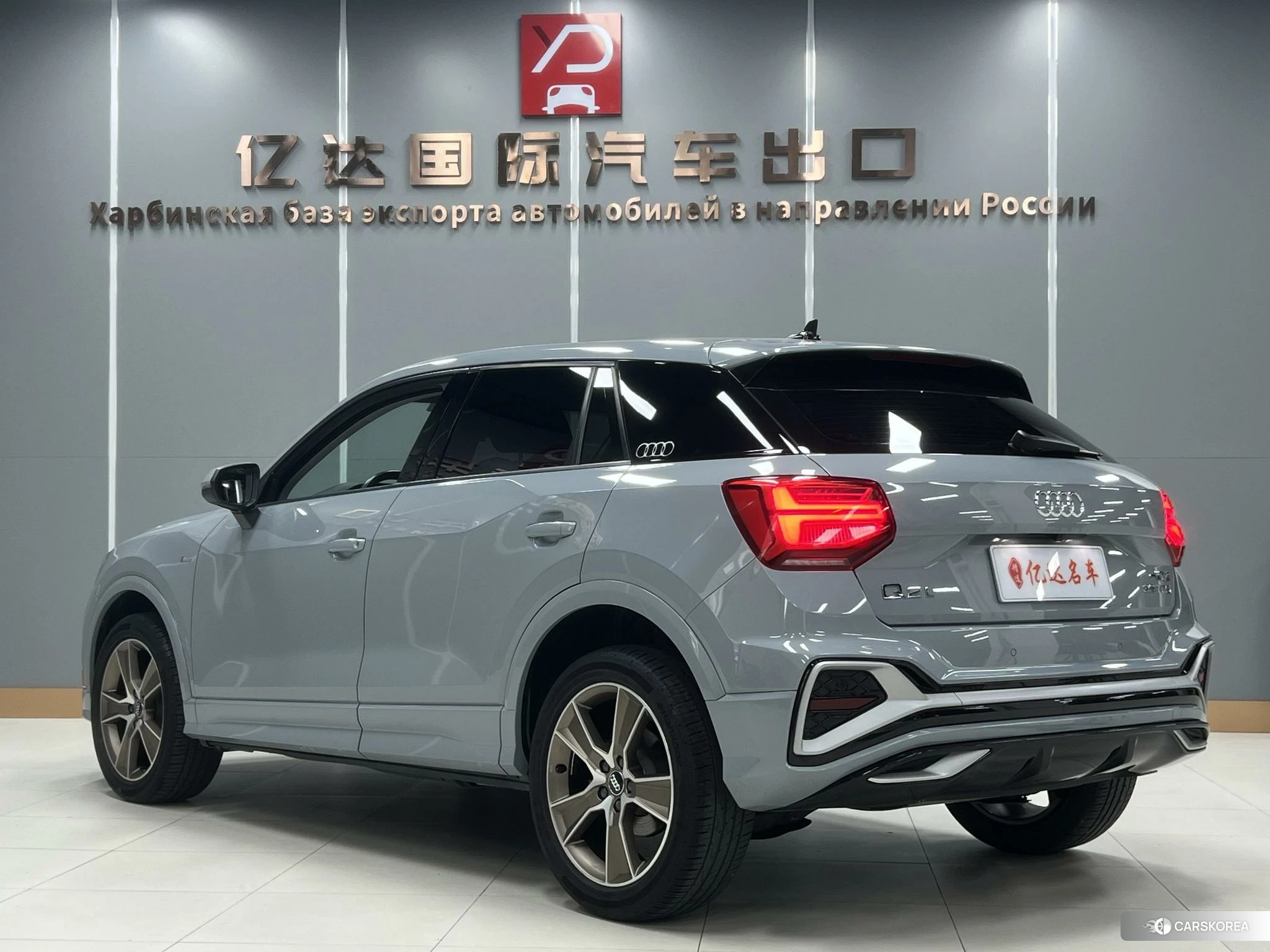 Audi Q2L 2021 Темно-серый из Китая, фото 5