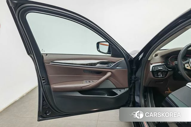 BMW 5 series 2022 Черный из Китая, фото 5