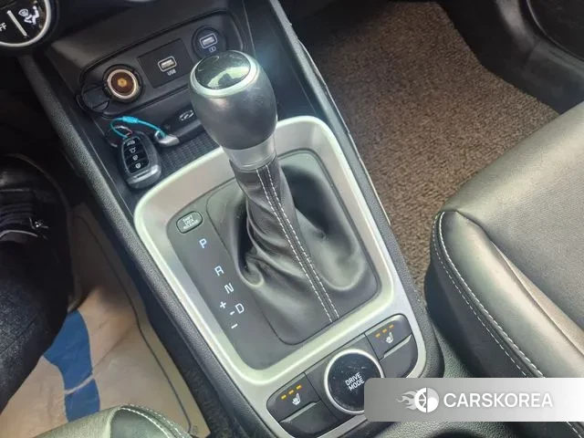 Hyundai Venue 2021 Красный из Кореи, фото 5