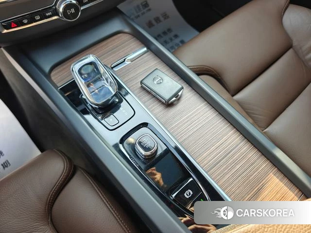 Volvo XC60 2022 Белый из Китая, фото 5