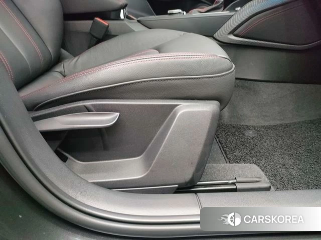 Audi Q2L 2024 Темно-серый из Китая, фото 5