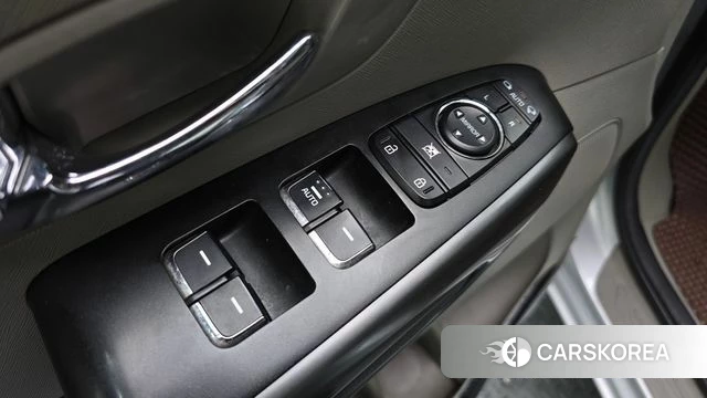Kia The New Carnival 2018 Серебряный из Кореи, фото 5