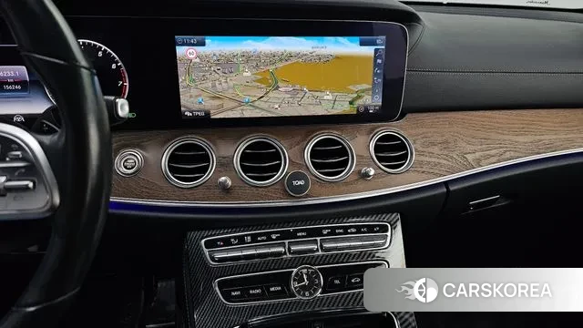 Mercedes-Benz E-Class W213 2018 Серебряный из Кореи, фото 5