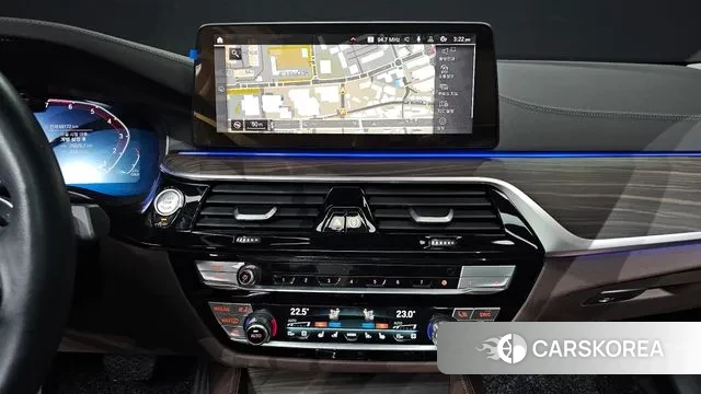 BMW 5 Series (G30) 2022 Белый из Кореи, фото 5