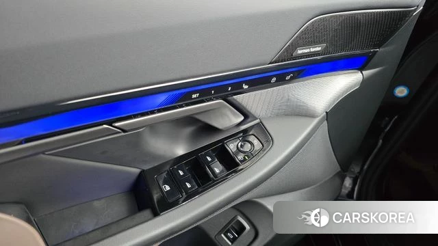 BMW 5 Series (G60) 2025 Черный из Кореи, фото 5