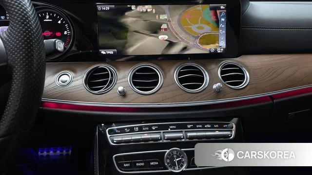Mercedes-Benz E-Class W213 2018 Белый из Кореи, фото 5