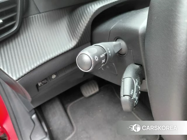 Peugeot e-208 second Generation 2020 Красный из Кореи, фото 5