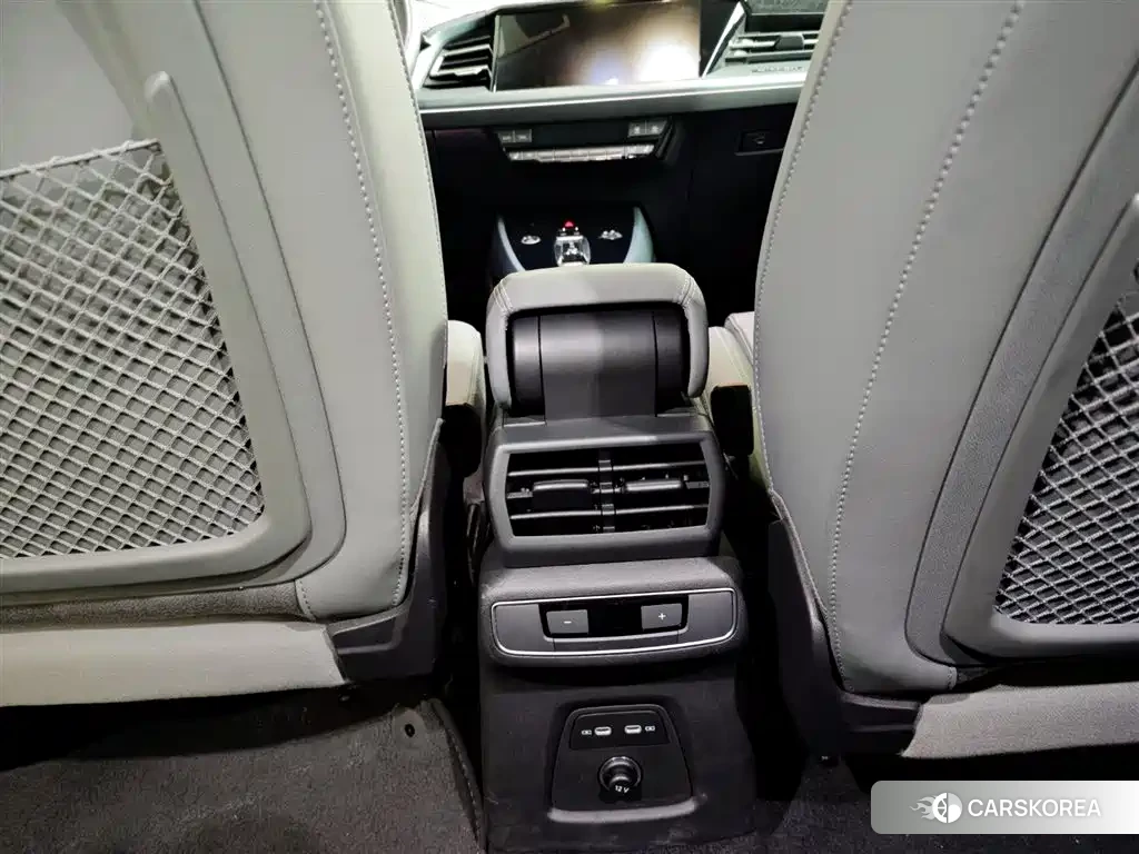 Audi Q5 e-tron 2023 Белый из Китая, фото 5