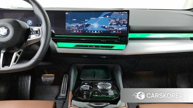 BMW 5 Series (G60) 2024 Светло-серебряный цвет из Кореи, фото 5