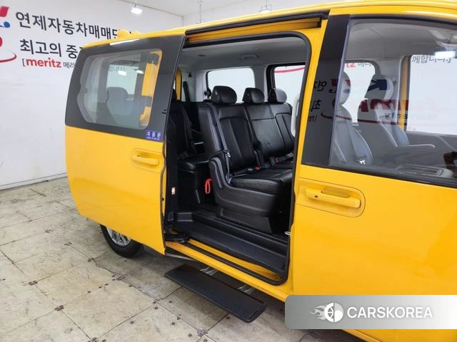 Hyundai Staria 2021 Желтый из Кореи, фото 5