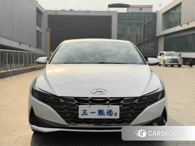 Hyundai Elantra 2022 Белый из Китая, фото 5