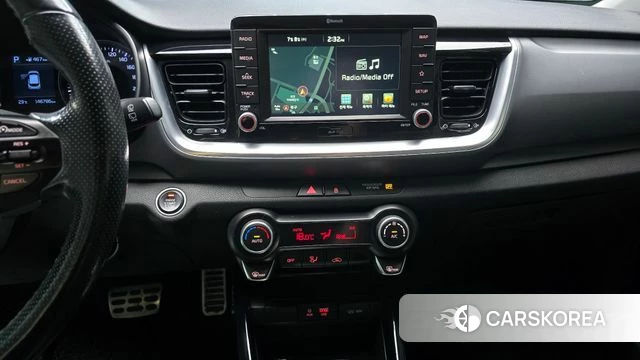 Kia Stonic 2018 Белый из Кореи, фото 5