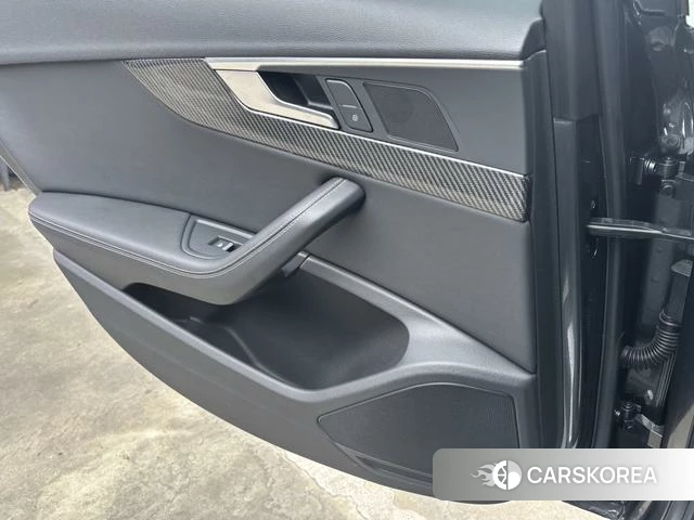Audi A4L 2022 Темно-серый из Китая, фото 5