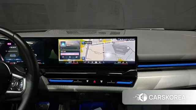 BMW 5 Series (G60) 2024 Светло-серебряный цвет из Кореи, фото 5