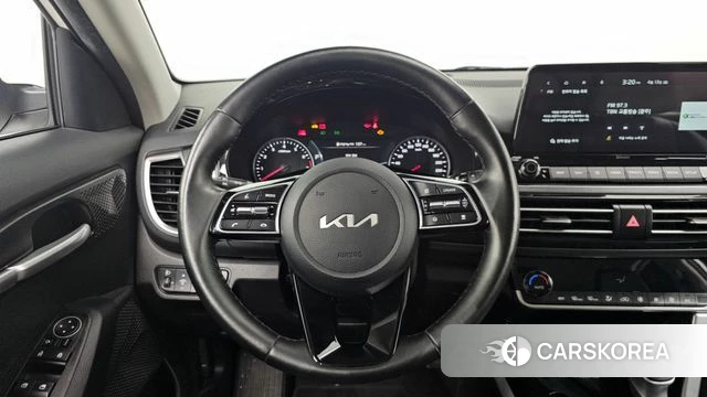 Kia Seltos 2022 Белый из Кореи, фото 5