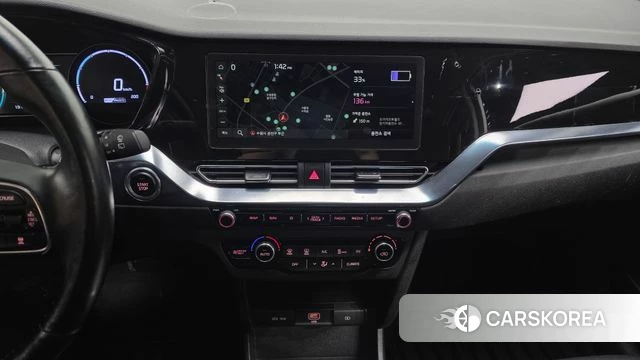 Kia Niro Plus 2023 Белый из Кореи, фото 5