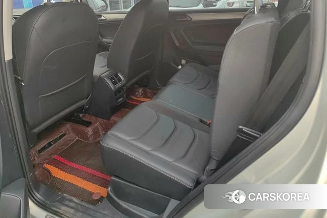 Volkswagen Tiguan L 2021 Серебристо-серый из Китая, фото 5