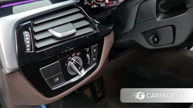 BMW 5 Series (G30) 2022 Белый из Кореи, фото 5