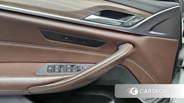 BMW 5 Series (G30) 2018 Белый из Кореи, фото 5